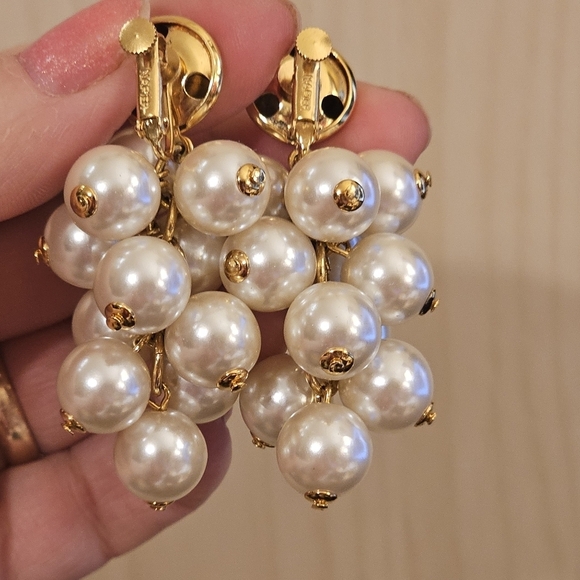 Vtg, NABIER ear clips Gold Tone Faux Pearl Cluster Chain Dangle  rare - Picture 3 of 12